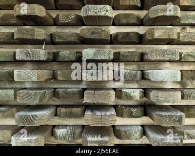 Une pile de panneaux en bois pour la construction artisanale Banque D'Images