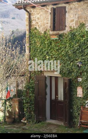Ancienne maison en pierre dans le village de Badi, province de Bologne (Émilie-Romagne), Italie. Banque D'Images