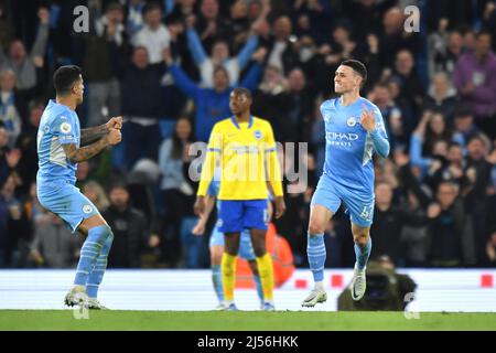 Manchester, Royaume-Uni, 20 avril 2022, Phil Foden de Manchester City célèbre le deuxième but de son match. Date de la photo : jeudi 21 avril 2022. Le crédit photo devrait se lire: Anthony Devlin/Alamy Live News/Alamy Live News Banque D'Images