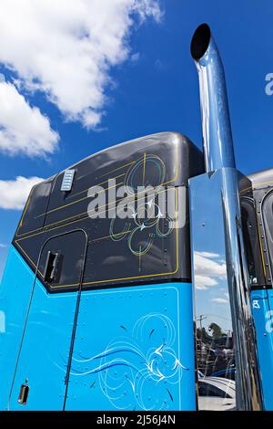 Trucks Australia / Peterbilt 379 Series 425 HP semi-Truck dans la ville minière de Clunes dans les années 1850, dans le Victoria Australie. Banque D'Images