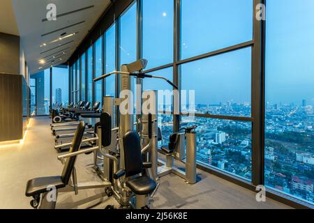 Bangkok, Thaïlande - janvier 24 2017 : intérieur d'un club de santé de luxe dans une tour de condominium située dans le quartier Sathorn de Bangkok, Thaïlande. Banque D'Images