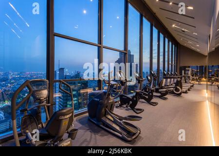 Bangkok, Thaïlande - janvier 24 2017 : intérieur d'un club de santé de luxe dans une tour de condominium située dans le quartier Sathorn de Bangkok, Thaïlande. Banque D'Images