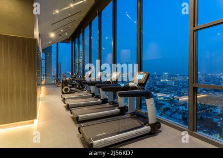 Bangkok, Thaïlande - janvier 24 2017 : intérieur d'un club de santé de luxe dans une tour de condominium située dans le quartier Sathorn de Bangkok, Thaïlande. Banque D'Images