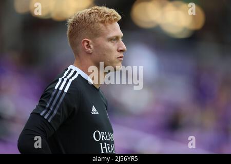 20 avril 2022 : le gardien de but D'Orlando, ADAM GRINWIS (40), se réchauffe lors du match de football Orlando City vs Tampa Bay rowdies au stade Exploria d'Orlando, FL, le 12 avril 2022. (Image de crédit : © Cory Knowlton/ZUMA Press Wire) Banque D'Images