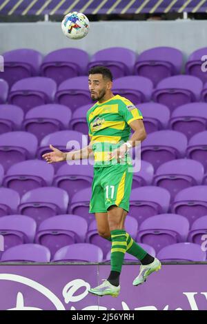 20 avril 2022 : le milieu de terrain DE Tampa Bay rowdies LEO FERNANDES (11) obtient un cueilleur lors du match de football Orlando City vs Tampa Bay rowdies au stade Exploria d'Orlando, FL, le 12 avril 2022. (Image de crédit : © Cory Knowlton/ZUMA Press Wire) Banque D'Images