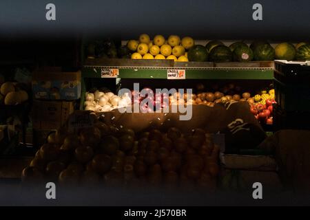 Seattle, États-Unis. 20th avril 2022. Fournisseur au marché de Pike place après la fermeture. Banque D'Images