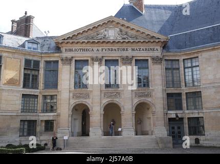 Paris, France. 20th avril 2022. Photo prise le 20 avril 2022 montre une vue extérieure de la Bibliothèque¨¨que Mazarine, ou Bibliothèque Mazarine, à Paris, France. Credit: Gao Jing/Xinhua/Alamy Live News Banque D'Images