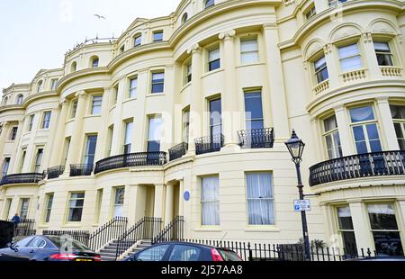 Plaque bleue pour l'amiral Sir George Augustus Westphalie à Brunswick Square Hove , Brighton UK - l'amiral Sir George Augustus Westphalie, a servi dans plus de 100 actions et a blessé à Trafalgar sur le HMS Victory vécu au No 2 Brunswick Square 1836-1875 Photographie prise par Simon Dack Banque D'Images