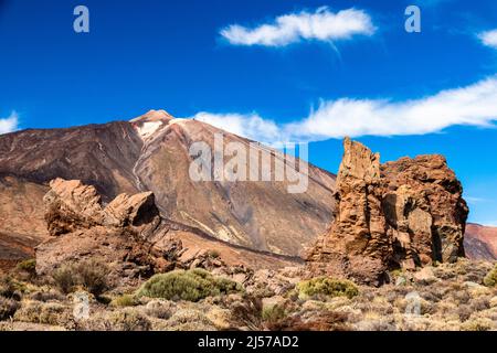 Randonnée pédestre en février autour des roques de Garcia au pied du volcan du mont Teide parc national des îles Canaries de Ténérife. Banque D'Images