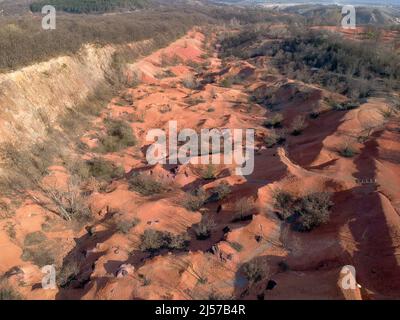 Mine de bauxite, roche sédimentaire de bauxite à l'état brut Banque D'Images