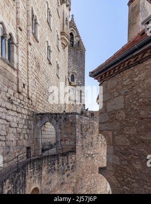 Niveaux et anciens passages voûtés à l'intérieur du célèbre château de Rocamadour. Lot, Occitania, sud-ouest de la France Banque D'Images