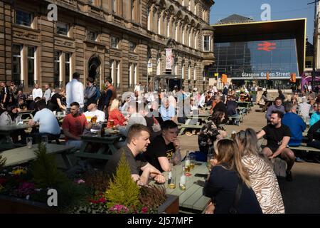 George Square au soleil, Glasgow, Écosse, 26 mars 2022. Banque D'Images