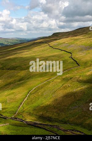 En regardant vers le nord depuis les Buttertubs vers Muker à Swaledale Banque D'Images