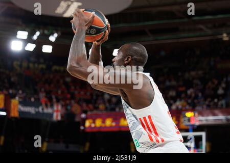 BARCELONE - APR 19: Othello Hunter en action pendant le match Euroligue de Turkish Airlines entre le FC Barcelone et le FC Bayern Munchen au Palau Blaugran Banque D'Images