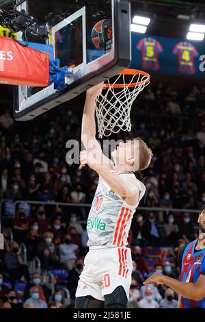 BARCELONE - APR 19: Ognjen Jaramaz en action pendant le match Euroligue de Turkish Airlines entre le FC Barcelone et le FC Bayern Munchen au Palau Blaugran Banque D'Images