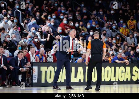 BARCELONE - APR 19: L'entraîneur Jasikevicius en action pendant le match Euroligue de Turkish Airlines entre le FC Barcelone et le FC Bayern Munchen à Palau Banque D'Images