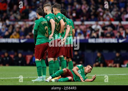 Barrière de la mucoviscidose de Grenade lors du match de la Liga entre l'Atlético de Madrid et Grenade CF a joué au stade Wanda Metropolitano le 20 avril 2022 à Madrid, Espagne. (Photo par Ruben Albarran / PRESSINPHOTO) Banque D'Images