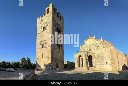 Cathédrale de Chiesa Madre avec clocher, Erice, Sicile, Italie Banque D'Images