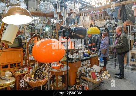 Marché aux puces intérieur à l'Arena, Eichenstrasse, Treptow, Treptow-Koepenick, Berlin, Allemagne Banque D'Images