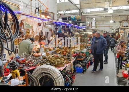 Marché aux puces intérieur à l'Arena, Eichenstrasse, Treptow, Treptow-Koepenick, Berlin, Allemagne Banque D'Images