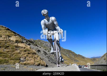 La statue commémorative de l'Octave Lapize au Col du Tourmalet dans les Pyrénées françaises Banque D'Images