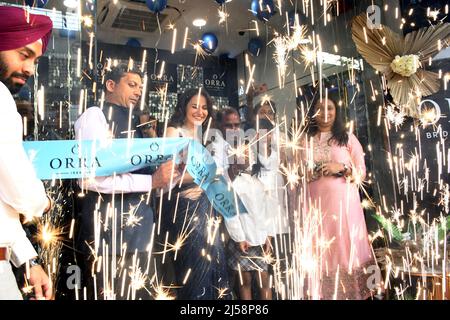 New Delhi, Inde. 20th avril 2022. L'actrice Bollywood Elli Avram assiste à l'inauguration de la salle d'exposition de bijoux de mariée d'Orra à Preet Viharm à l'est de Delhi, en Inde, le 20 avril 2022. (Photo de Ravi Batra/Sipa USA) crédit: SIPA USA/Alay Live News Banque D'Images