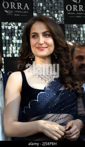 New Delhi, Inde. 20th avril 2022. L'actrice Bollywood Elli Avram assiste à l'inauguration de la salle d'exposition de bijoux de mariée d'Orra à Preet Viharm à l'est de Delhi, en Inde, le 20 avril 2022. (Photo de Ravi Batra/Sipa USA) crédit: SIPA USA/Alay Live News Banque D'Images