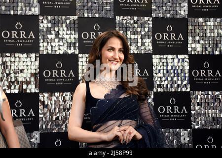 New Delhi, Inde. 20th avril 2022. L'actrice Bollywood Elli Avram assiste à l'inauguration de la salle d'exposition de bijoux de mariée d'Orra à Preet Viharm à l'est de Delhi, en Inde, le 20 avril 2022. (Photo de Ravi Batra/Sipa USA) crédit: SIPA USA/Alay Live News Banque D'Images