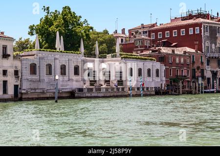VENISE, ITALIE - 18 MAI 2018 : il s'agit de la collection Peggy Guggenheim, un petit musée d'art contemporain situé dans un ancien palais sur le Grand Canal. Banque D'Images