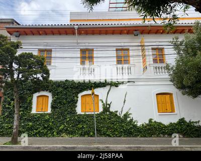 La région de la Floresta à Quito, qui a acquis une réputation d'être l'un des quartiers les plus envoûtant de toute ville d'Amérique du Sud. Banque D'Images