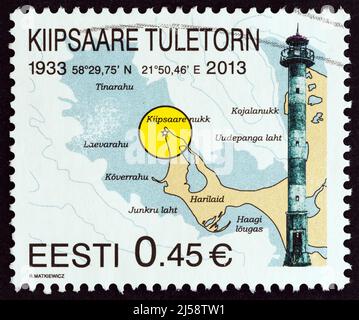 ESTONIE - VERS 2013: Un timbre imprimé en Estonie montre le phare de Kiipsaare et la carte nautique, vers 2013. Banque D'Images