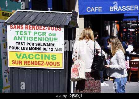 Vaccination et test COVID Post à Paris - France Banque D'Images