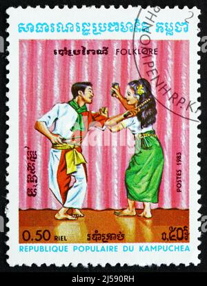 CAMBODGE - VERS 1983: Un timbre imprimé au Cambodge montre Folk Dance, vers 1983 Banque D'Images