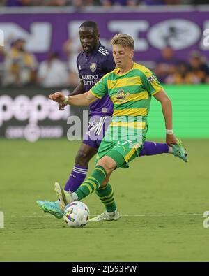 Orlando, FL : le milieu de terrain de Tampa Bay, Laurence Wyke (27) et Benji Michel (19), le forward d'Orlando City, se battent pour possession au cours de la troisième ronde Banque D'Images