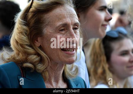 Marseille, France. 16th avril 2022. Nicole Belloubet, ancienne ministre de la Justice, a vu pendant la réunion d'Emmanuel Macron. Le Président français Emmanuel Macron, candidat à l'élection présidentielle de la ''la République en Marche'' (LREM), a eu une réunion publique à Marseille. Le deuxième tour de l'élection présidentielle française aura lieu le 24 avril. (Image de crédit : © Gerard Bottino/SOPA Images via ZUMA Press Wire) Banque D'Images