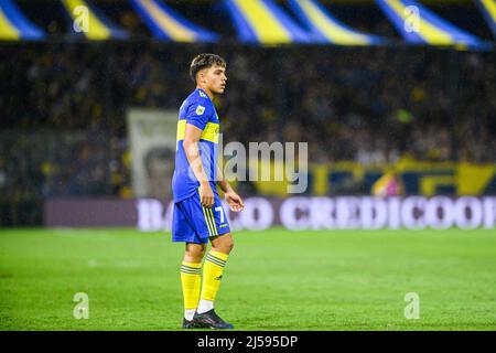 Buenos Aires, Argentine. 20th avril 2022. Exequiel Zeballos de Boca Juniorsin action pendant le jeu entre Boca Juniors et Godoy Cruz dans le cadre de Copa de la Liga 2022 à l'Estadio Alberto J. Armando. (Note finale; Boca Juniors 1:1 Godoy Cruz) (photo de Manuel Cortina/SOPA Images/Sipa USA) crédit: SIPA USA/Alay Live News Banque D'Images