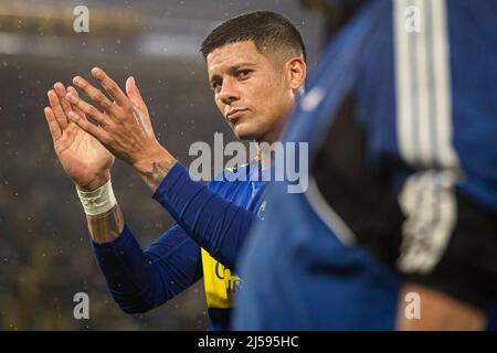 Buenos Aires, Argentine. 20th avril 2022. Marcos Rojo applaudit les supporters lors du match entre Boca Juniors et Godoy Cruz dans le cadre de la Copa de la Liga 2022 à l'Estadio Alberto J. Armando. (Note finale; Boca Juniors 1:1 Godoy Cruz) (photo de Manuel Cortina/SOPA Images/Sipa USA) crédit: SIPA USA/Alay Live News Banque D'Images