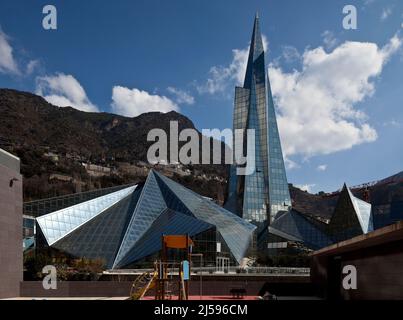 Andorre Escaldes-Engordany CALDEA, 1994 eröffnet Thermalbad und Wellness Centre Außenansicht Turm 80m Hoch Banque D'Images