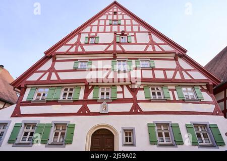 Wolframs Eschebach, Bavière, Allemagne, centre-ville avec de célèbres maisons médiévales à colombages et lieu de naissance du poète médieaval Wolfram Banque D'Images