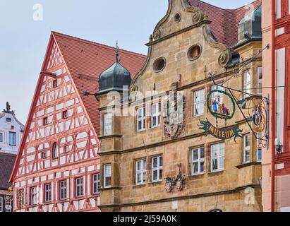 Wolframs Eschebach, Bavière, Allemagne, centre-ville avec de célèbres maisons médiévales à colombages et lieu de naissance du poète médieaval Wolfram Banque D'Images