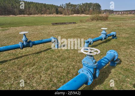 Raccordement de la source d'eau souterraine au système d'alimentation en eau du puplich en Franconie, en Bavière, en Allemagne Banque D'Images