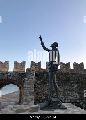 Statue de Miguel de Cervantes (monument au Parc de Cervantes) dans le château de Nafpaktos, Grèce Banque D'Images