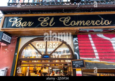 Bar El Comercio, célèbre pour ses boissons et ses tapas, Alflafa, Séville, Espagne Banque D'Images