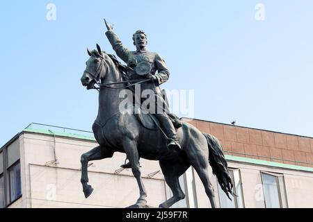 KIEV, UKRAINE - 2 MAI 2011 : c'est un monument au commandant militaire de l'époque de la guerre civile, Nikolai Shchors. Banque D'Images