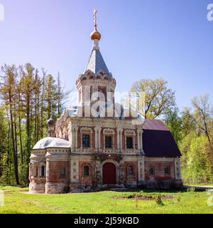 Église romaine Alexandra (Sainte Martyr Reine Alexandra) construite en 1899 à Muromtsevo, Russie Banque D'Images