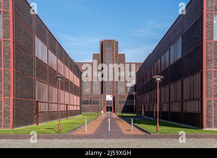 Zeche Zollverein, site classé au patrimoine mondial de l'UNESCO, Halls 5 et 6, au milieu de la construction du Musée Red Dot Design dans l'ancien chaufferie du Banque D'Images