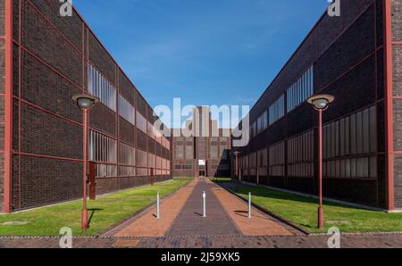 Zeche Zollverein, site classé au patrimoine mondial de l'UNESCO, Halls 5 et 6, au milieu de la construction du Musée Red Dot Design dans l'ancien chaufferie du Banque D'Images