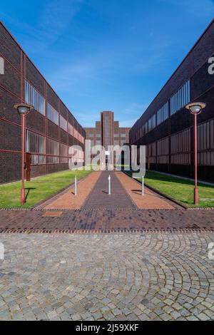 Zeche Zollverein, site classé au patrimoine mondial de l'UNESCO, Halls 5 et 6, au milieu de la construction du Musée Red Dot Design dans l'ancien chaufferie du Banque D'Images