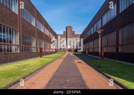 Zeche Zollverein, site classé au patrimoine mondial de l'UNESCO, Halls 5 et 6, au milieu de la construction du Musée Red Dot Design dans l'ancien chaufferie du Banque D'Images