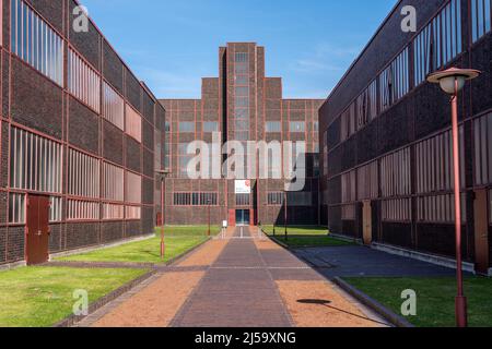 Zeche Zollverein, site classé au patrimoine mondial de l'UNESCO, Halls 5 et 6, au milieu de la construction du Musée Red Dot Design dans l'ancien chaufferie du Banque D'Images